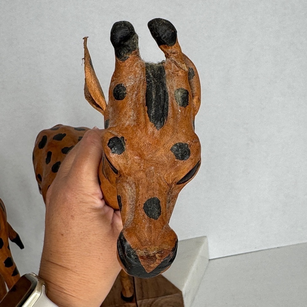 Vintage Estate Leather Wrapped Pair of Giraffes Large 17"-18" with Glass Eyes - Picture 11 of 16